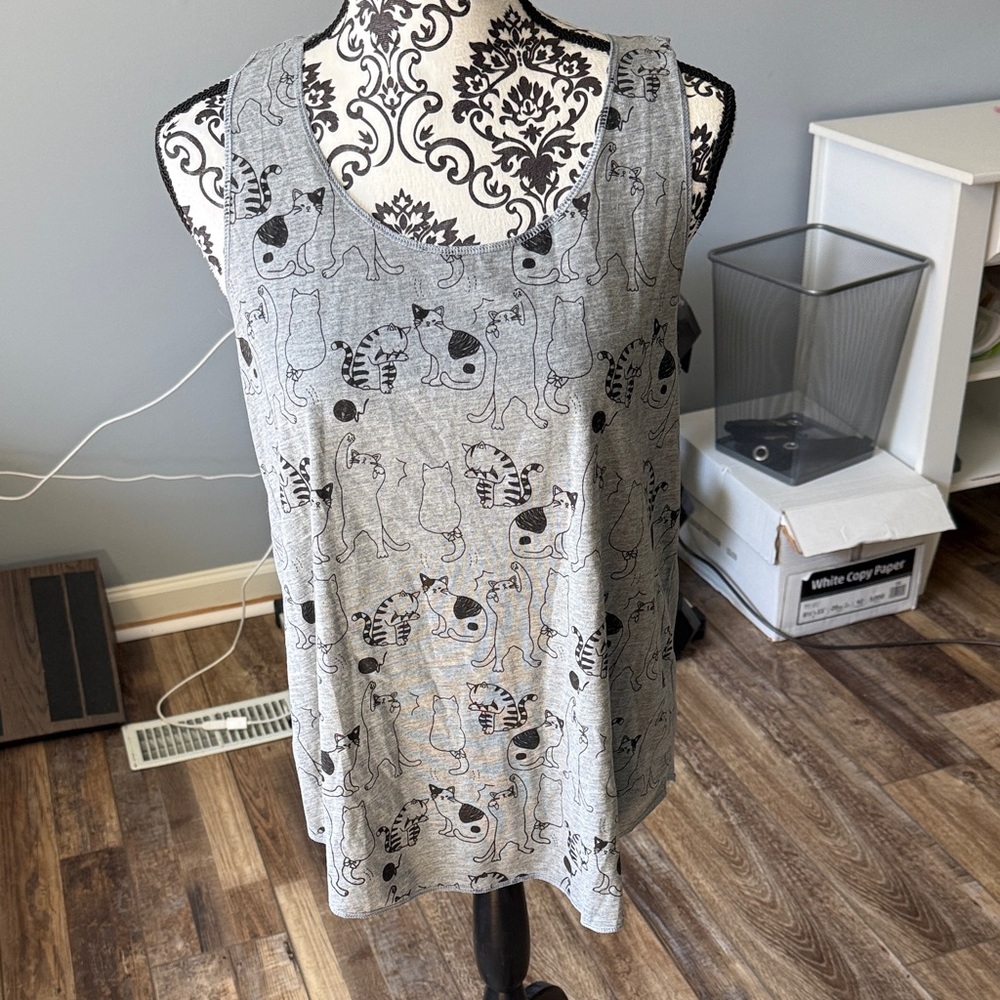 Gray tank with cats size L
